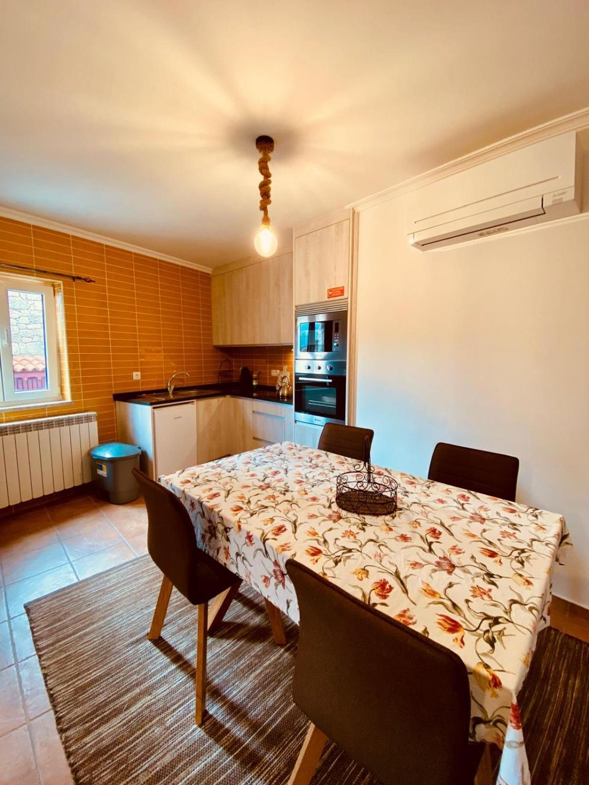 Casas Da Ribeira Guest House Seia Ngoại thất bức ảnh
